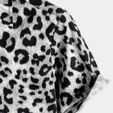 Chemise à manches courtes avec impression léopard blanche pour hommes