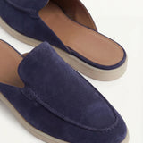 Mule nautique en daim de couleur marine